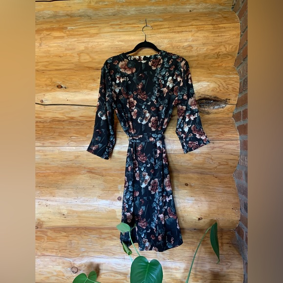 Floral Dress with waist tie - Picture 4 of 5